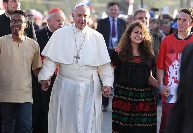 Папа і молодь