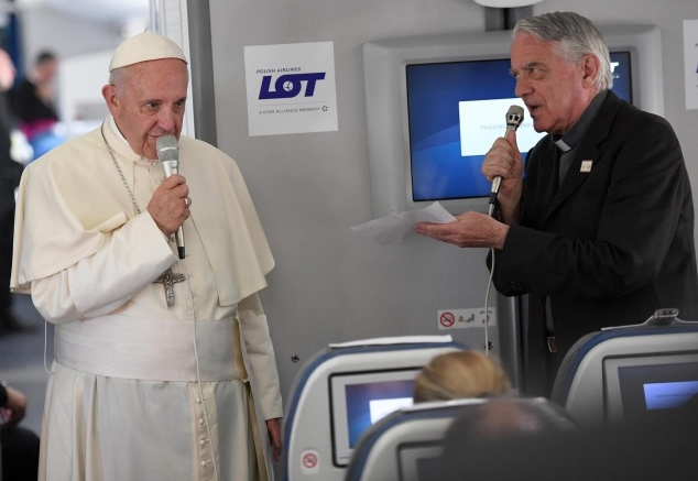 Папа прес-конференція