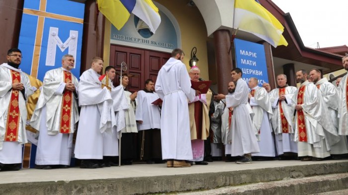 Не припиняти «католицьку експансію», — у Києві освятили храм