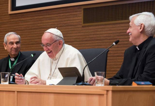 Папа відвідав своїх співбратів-єзуїтів, зібраних на Генеральну Конгрегацію3