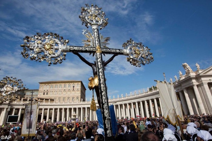 Прославлений хрест у Ватикані6