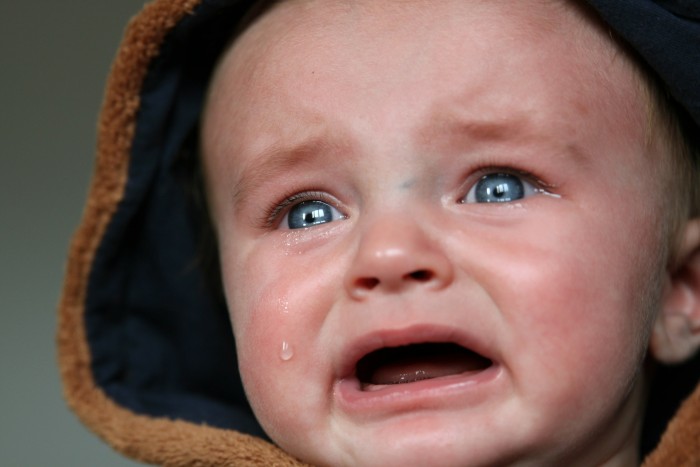 дитина плаче