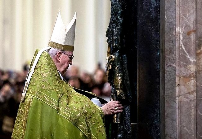 Святі Двері Папа