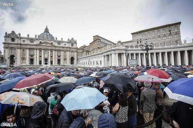 Ватикан_дощ