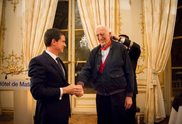 Жан Ваньє нагороджений Орденом Почесного Легіону