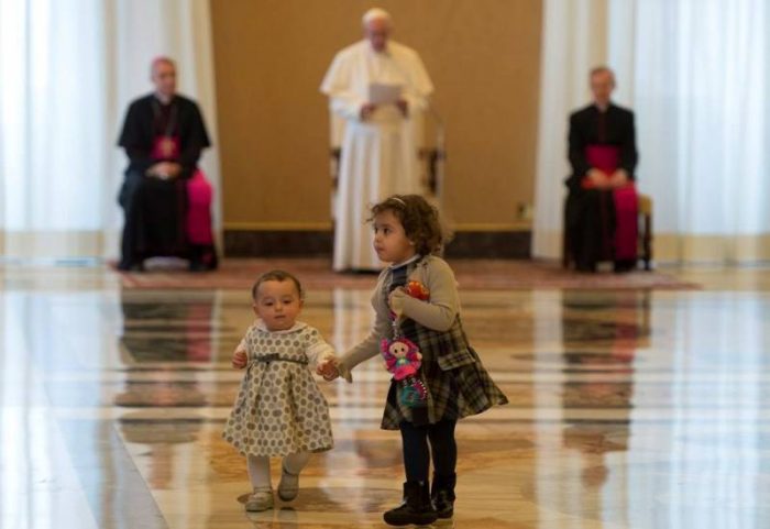 Папа закликав дітей ділитися радістю