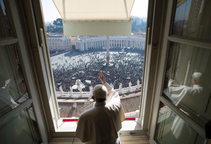 Папа у вікні